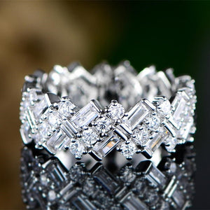 white-sapphire-round-rectangular-gemstone-oblique-arrangement-jewelry